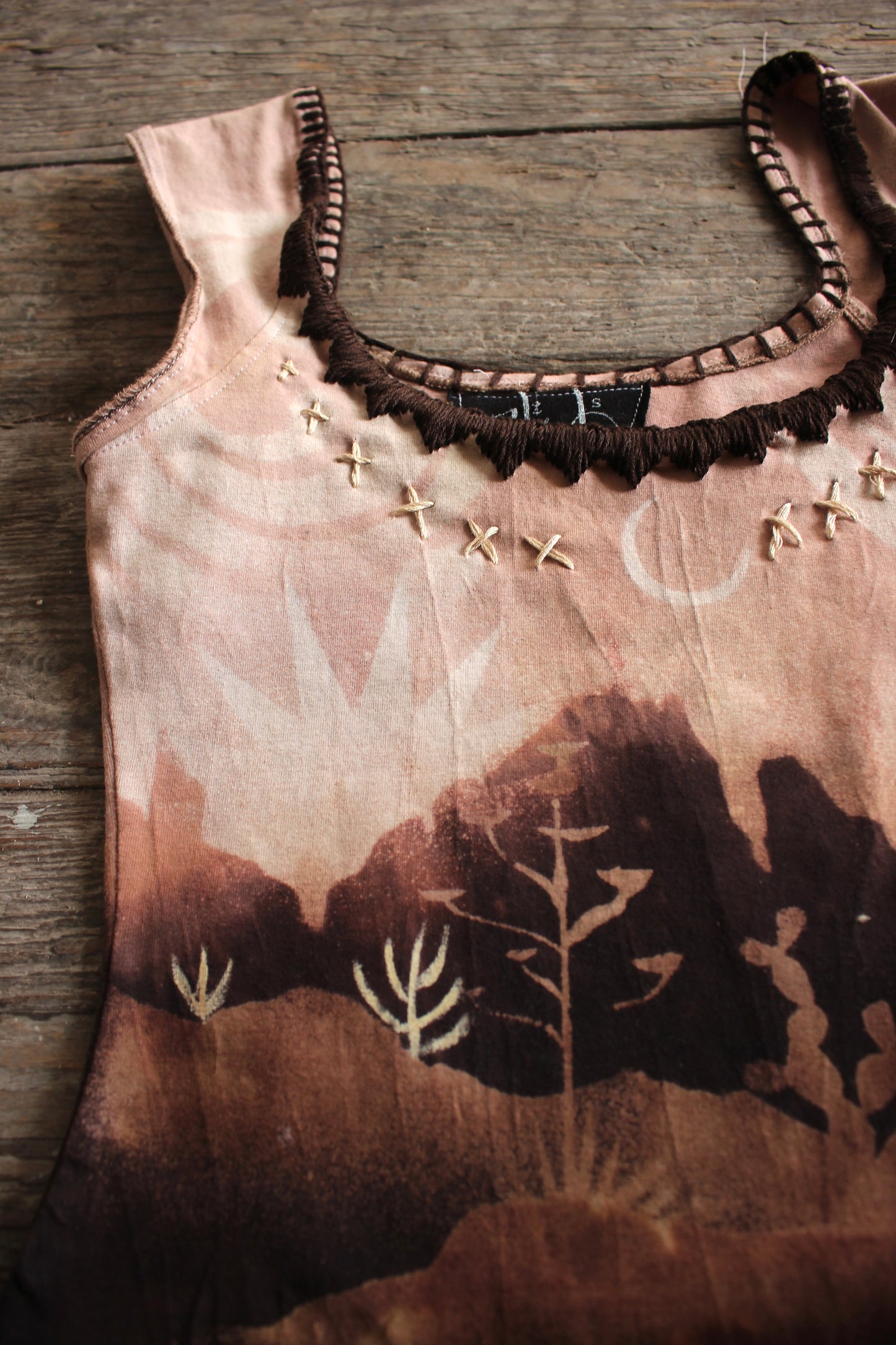 SMALL - Slight crop - Desert Dwell Basket top - Hand embroidered Neckline