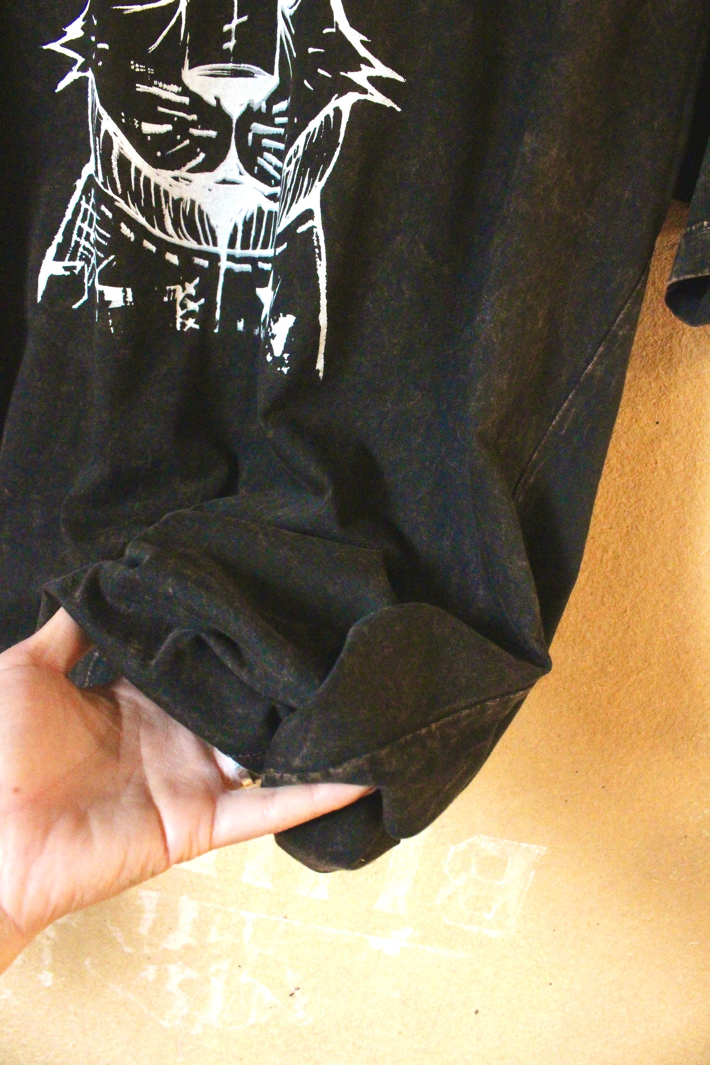 S/M/L - ROGER - Unisex Zhinh T-shirt - Dark Brown/Black Mineral Washed - Screen Printed