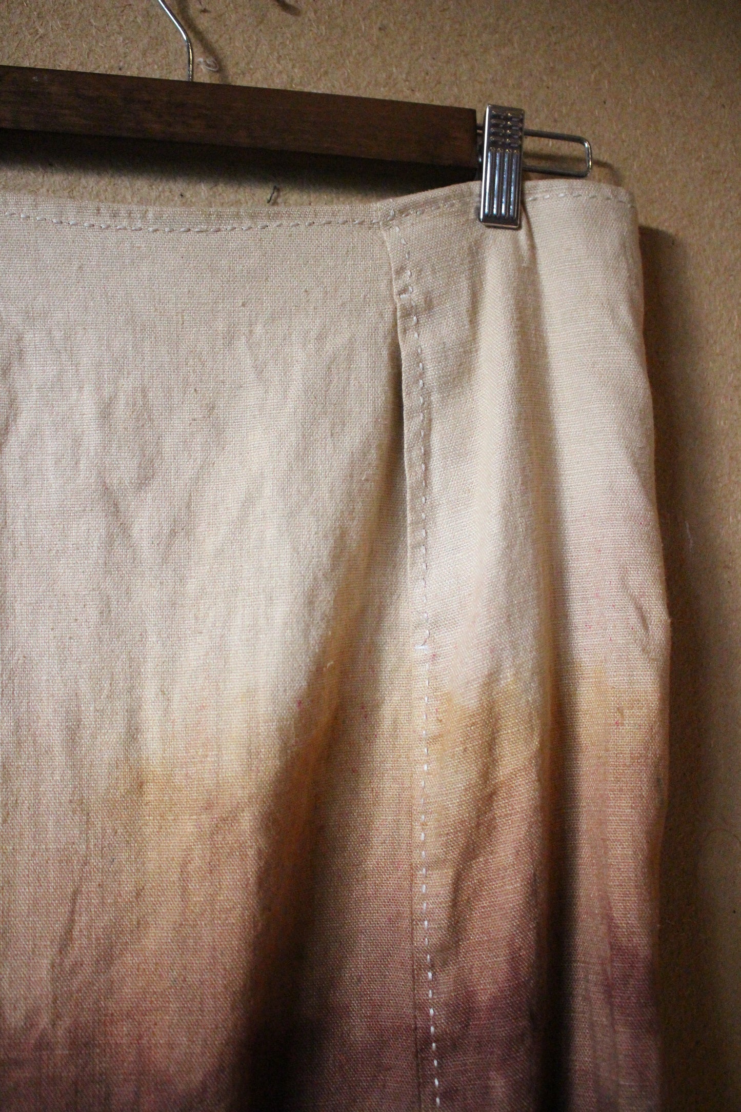 Size 8 - Mountainous Pencil Skirt -100 %Linen  Heavy Weight - BAck Zipper - Skirt Length : 29 inches- 2 front pockets