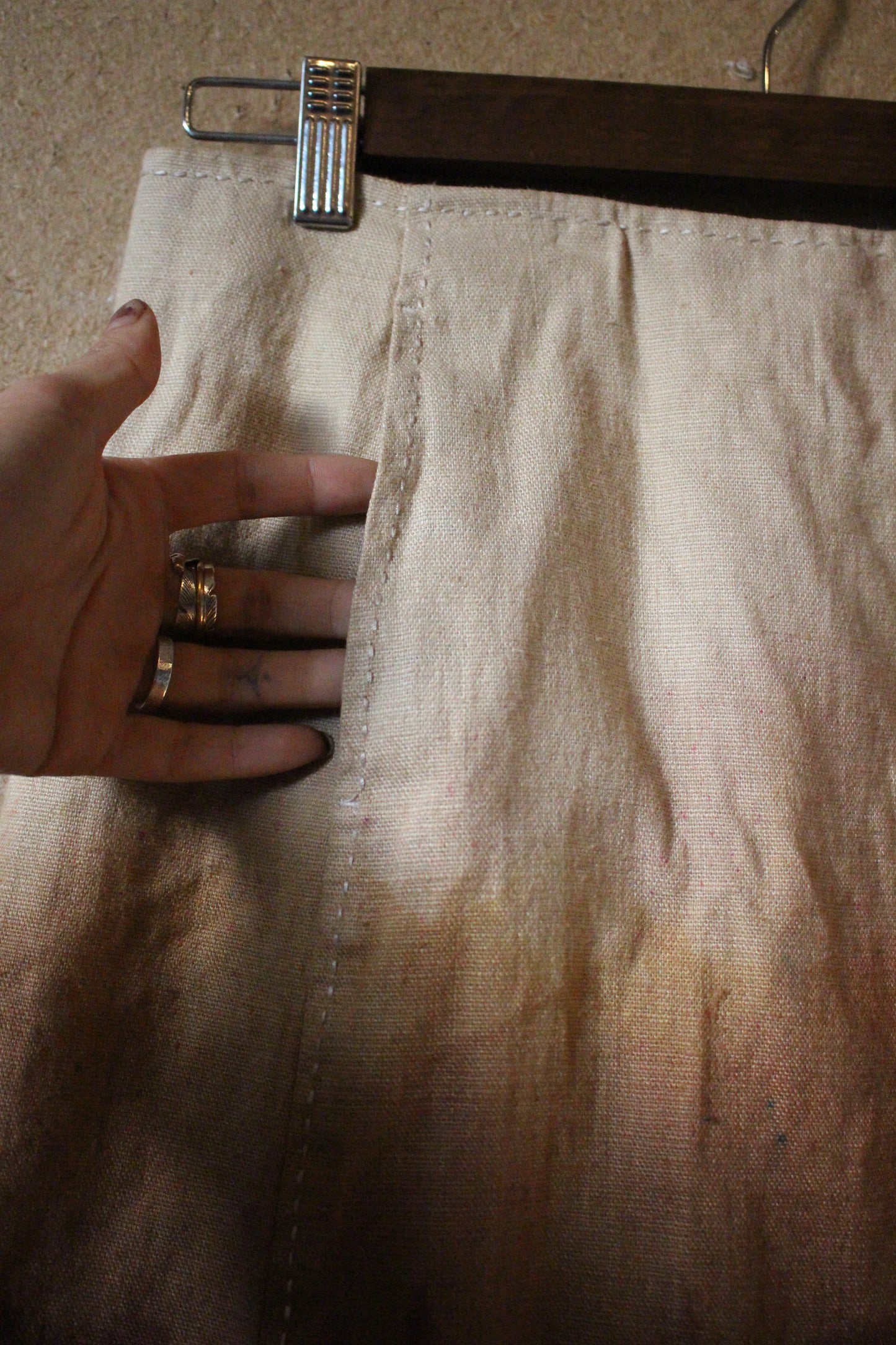 Size 8 - Mountainous Pencil Skirt -100 %Linen  Heavy Weight - BAck Zipper - Skirt Length : 29 inches- 2 front pockets